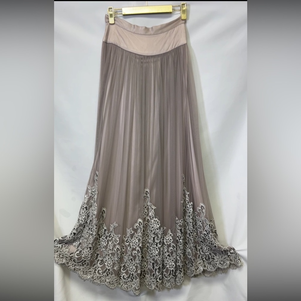 Carmen Mark Valvo beaded lace and mesh long skirt - Picture 3 of 13
